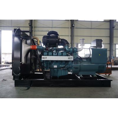 500kw斗山大宇柴油發(fā)電機(jī)組-斗山大宇10缸柴油機(jī)DP180LA柴油發(fā)電機(jī)組,缸徑/行程：128/142mm,柴油發(fā)電機(jī)組水冷發(fā)動(dòng)機(jī)功率552KW,柴油發(fā)電機(jī)組配套馬拉松斯坦福發(fā)電機(jī)。廠價(jià)直銷歡迎選購(gòu)：13773399855。